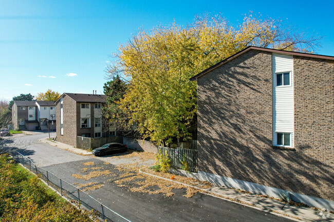 Building Photo - Markham Corners
