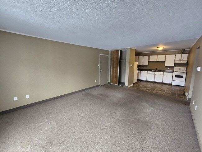 Building Photo - 5 Green Valley Dr