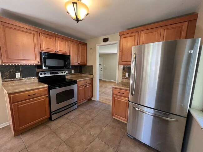 Building Photo - Mid Century Modern Ranch in Virginia Village!