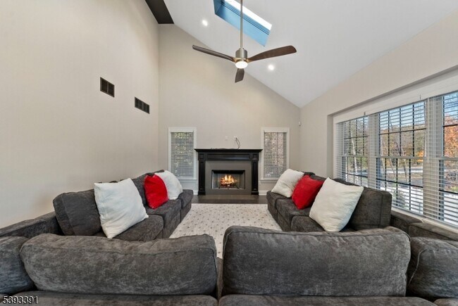 Foto del edificio - 75 Nance Rd