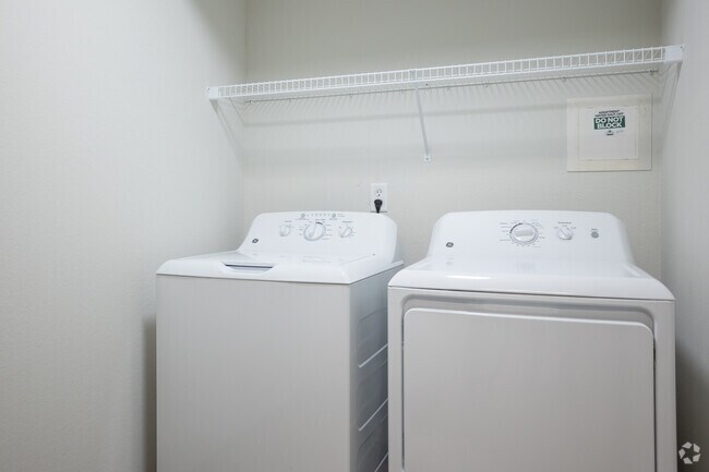 Lavadora y secadora de gran capacidad - Churchill Place Apartments