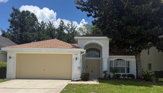 Beautiful 3 bed/2 bath home with Lawn Care Included - Beautiful 3 bed/2 bath home with Lawn Care Included