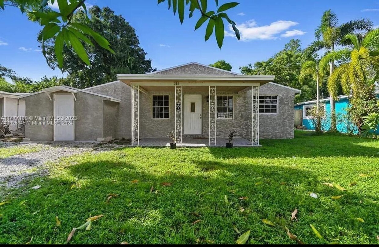 Primary Photo - 308 SW 14th Ct