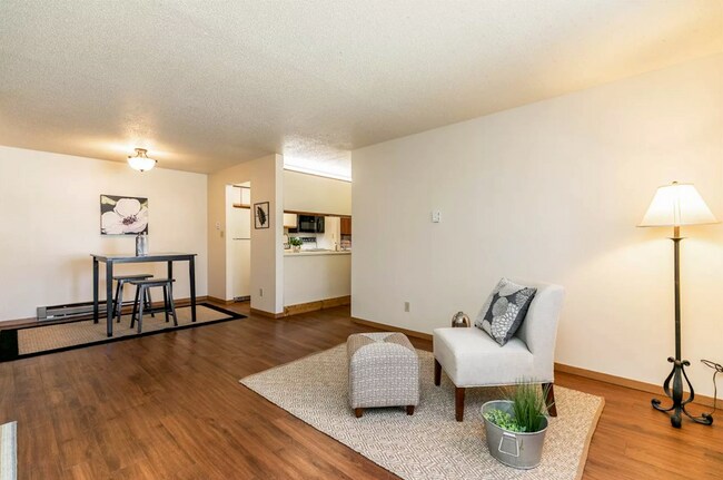 Building Photo - 912 Benton Dr
