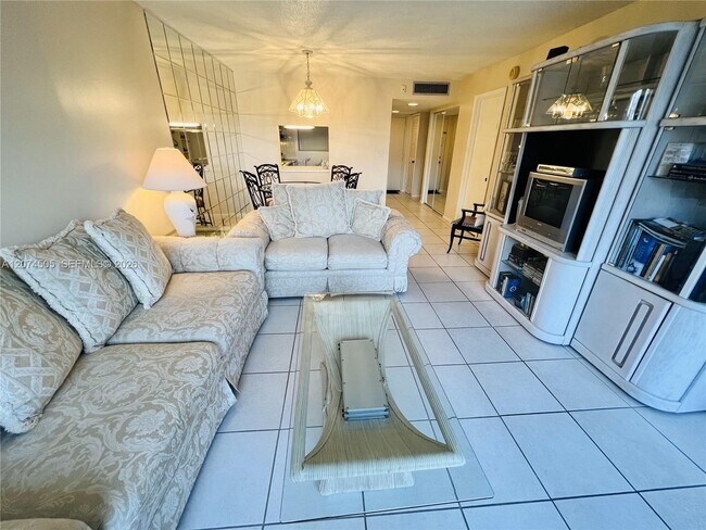 Foto del edificio - 2309 S Cypress Bend Dr