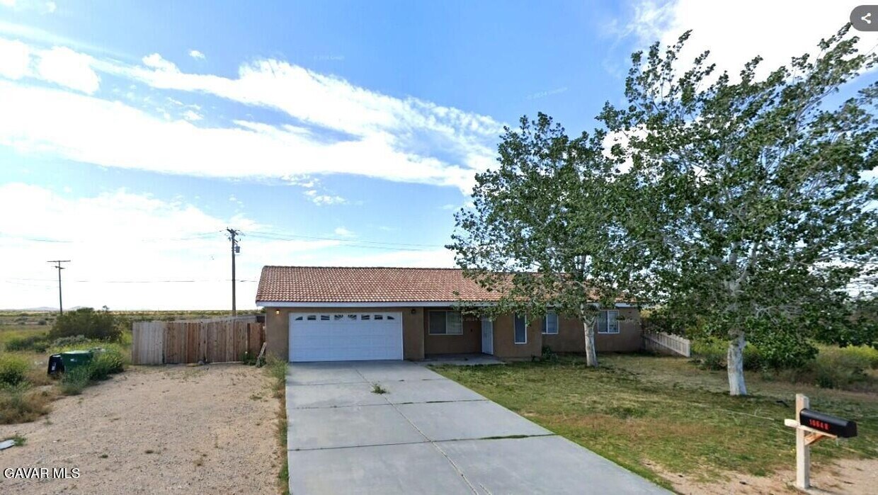 Primary Photo - 10648 Peach Ave