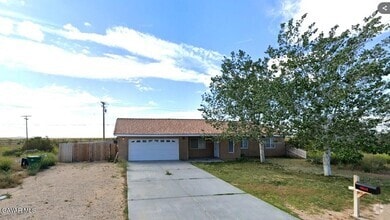 Building Photo - 10648 Peach Ave