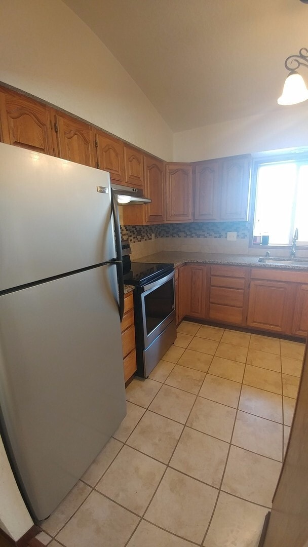 Building Photo - Stylish Split-Level in Central Kennewick w...