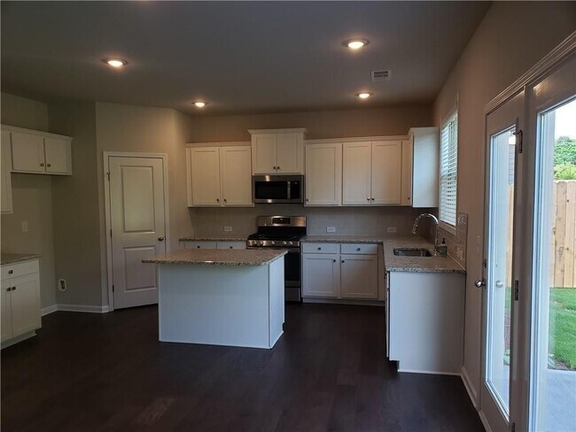 Building Photo - 6056 Fair Winds Cv