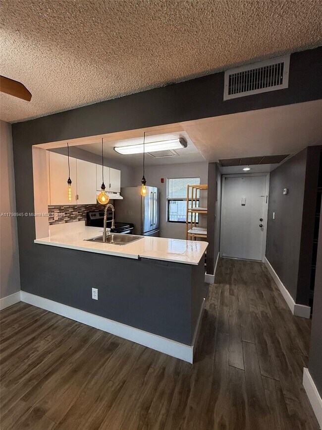 Building Photo - 7670 SW 152nd Ave