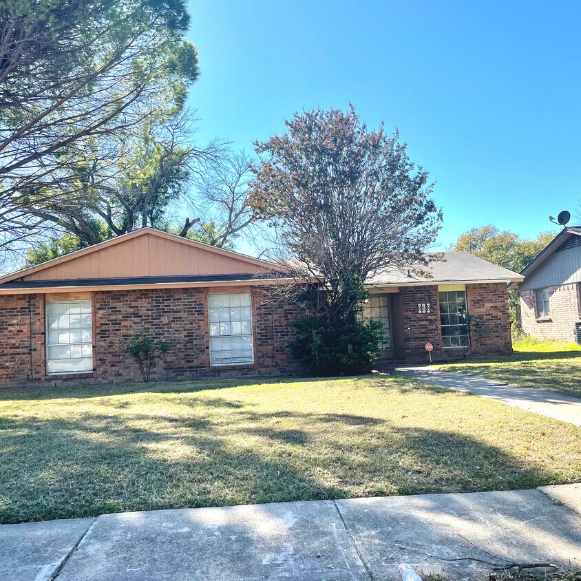 818 Quebec Dr, Garland, TX 75040 House Rental in Garland, TX