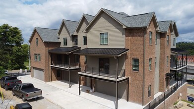 Building Photo - 1205 Hedge Ave