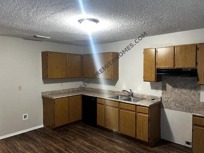Building Photo - 822 Meadow Dale