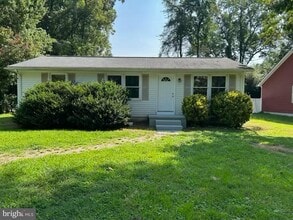 Building Photo - 1562 Lakeview Dr