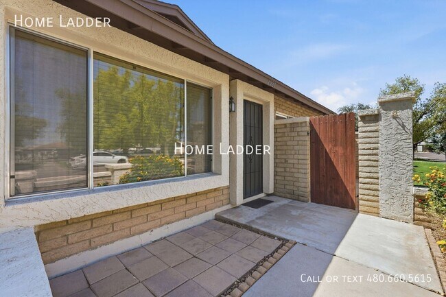 Building Photo - 1021 W Laguna Dr