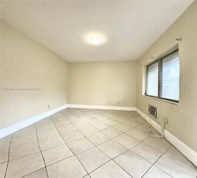 Foto del edificio - 2215 NE 172nd St