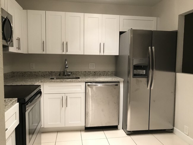 Building Photo - 770 SE 2nd Ave
