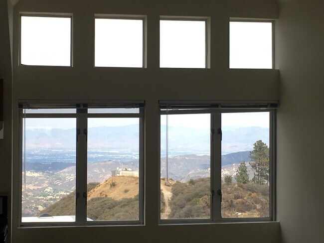 Foto del edificio - 23224 Saddle Peak Rd