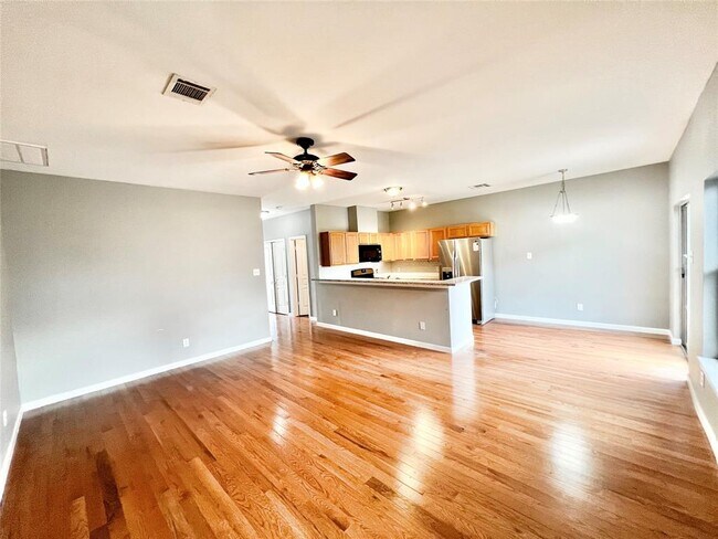 Foto del edificio - 8323 Greys Ln