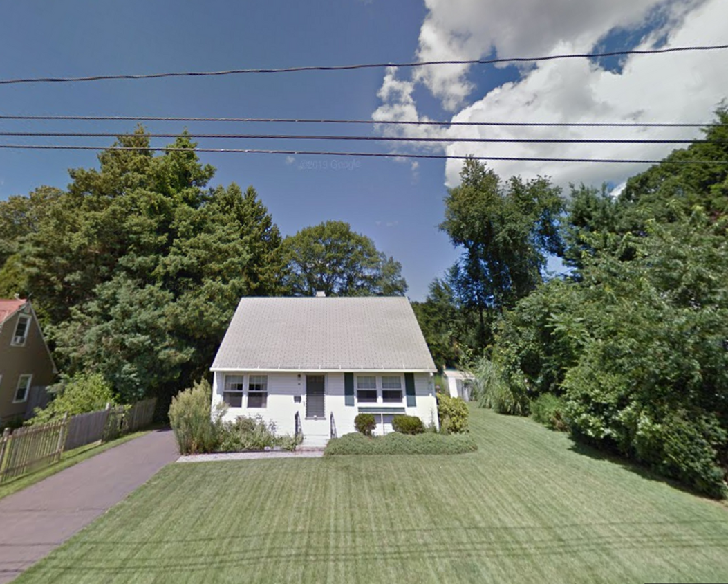 Primary Photo - Beautiful Renovated 4 bedroom Single Famil...