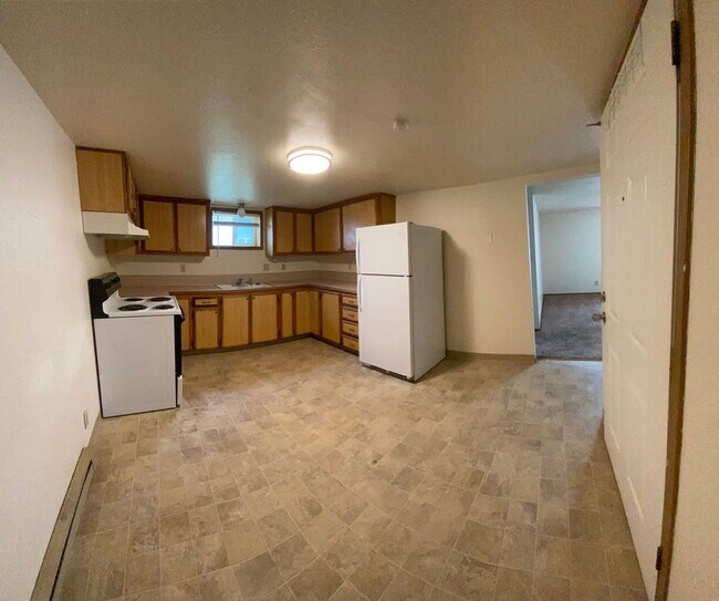 Building Photo - Triplex Close To Park