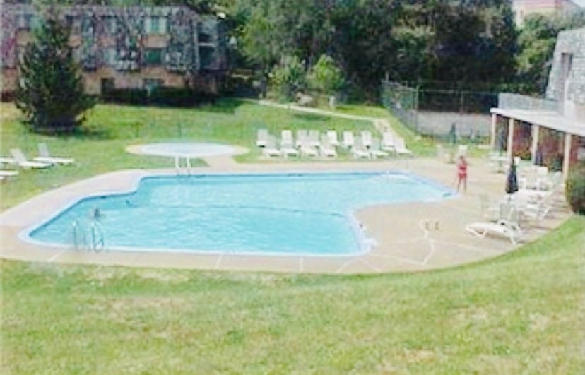 Pool - 16 Forest Green Dr