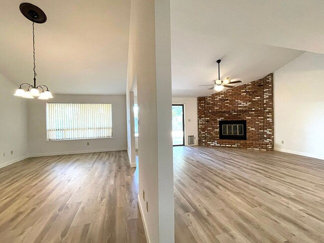 Foto del edificio - 5808 Dorset Dr