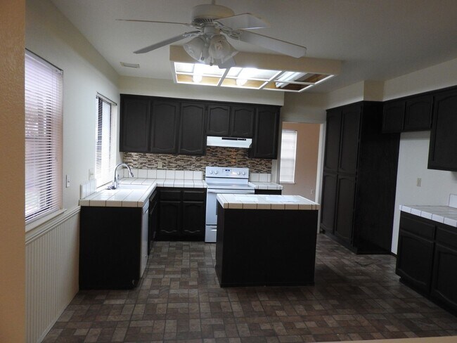 Foto del edificio - 9478 Bowmont Way "Laguna Creek 4 Bedroom B...
