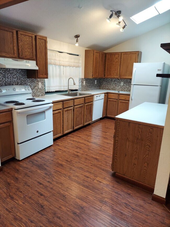 Foto del edificio - 50-54 NW Lopez Ln