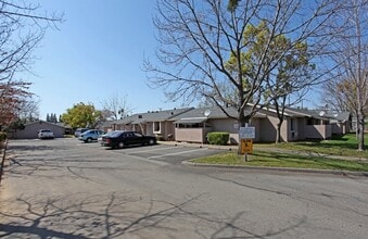 Building Photo - 2654 McGregor Dr