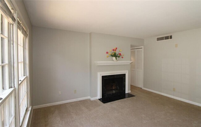 Building Photo - 68 La Rue Pl NW