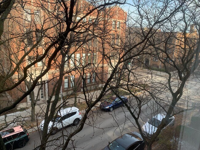 Foto del edificio - 1045 W Barry Ave