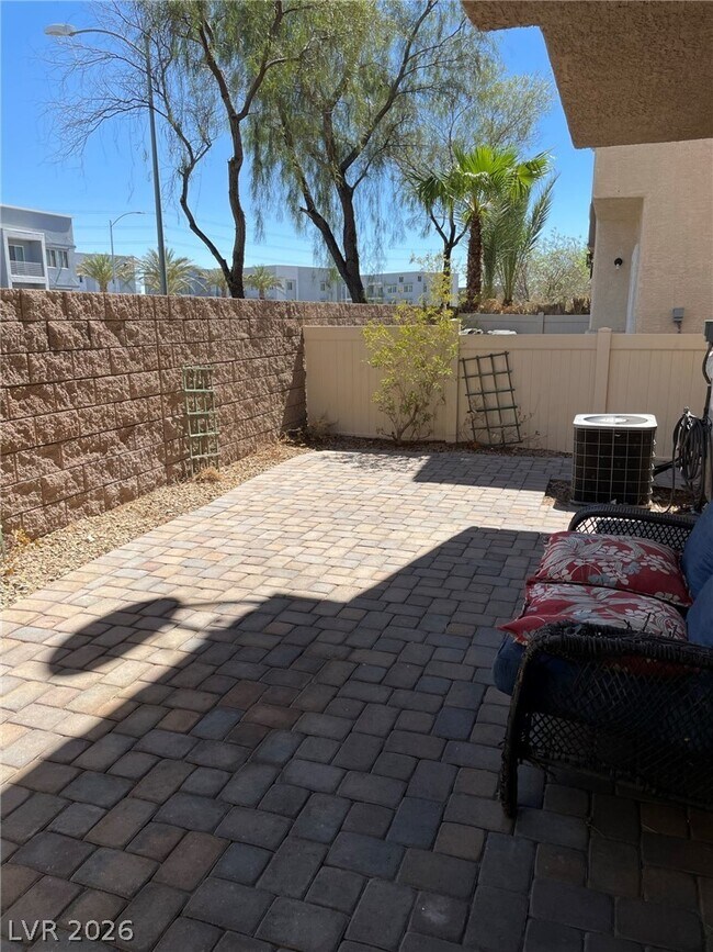 Foto del edificio - 1274 Capital Gains Dr