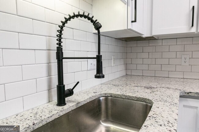 Foto del edificio - 1000 Ashwood Pkwy