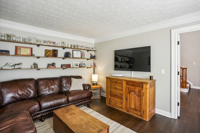 Building Photo - 120 Riding Trail Ct