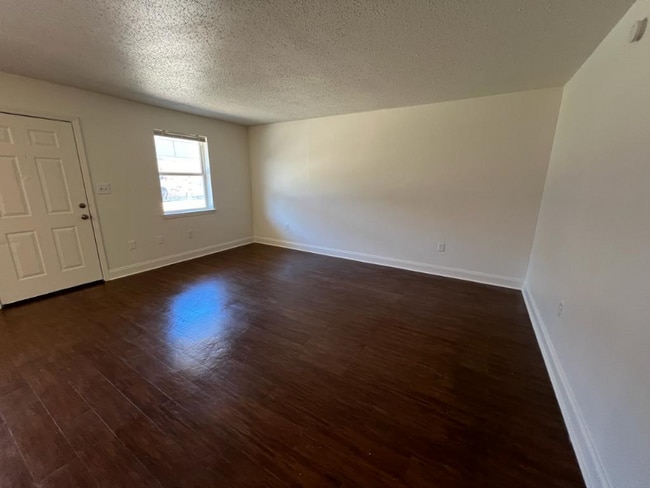 Building Photo - 8520 Chef Menteur Hwy