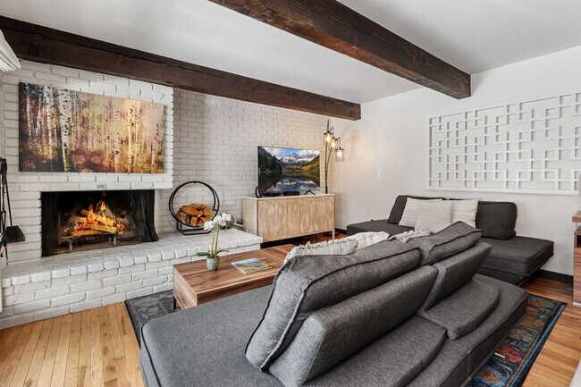 Foto del edificio - 1039 E Cooper Ave