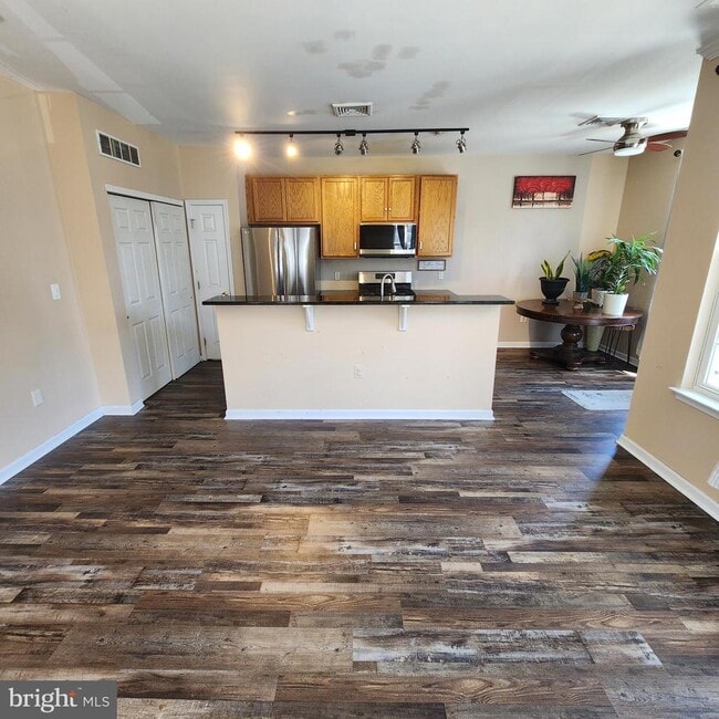 Building Photo - 1301 N 32nd St