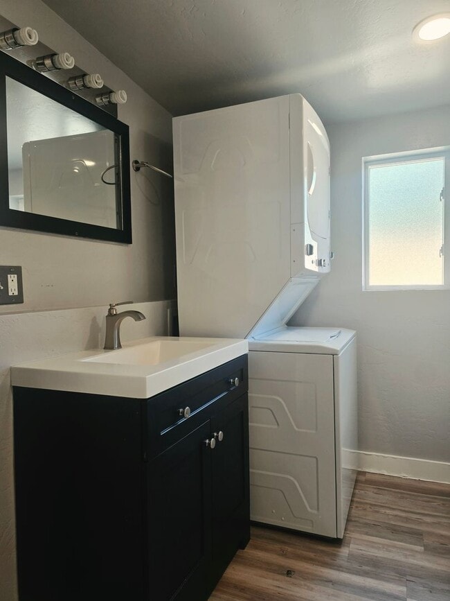 Building Photo - 307 Acoma Dr