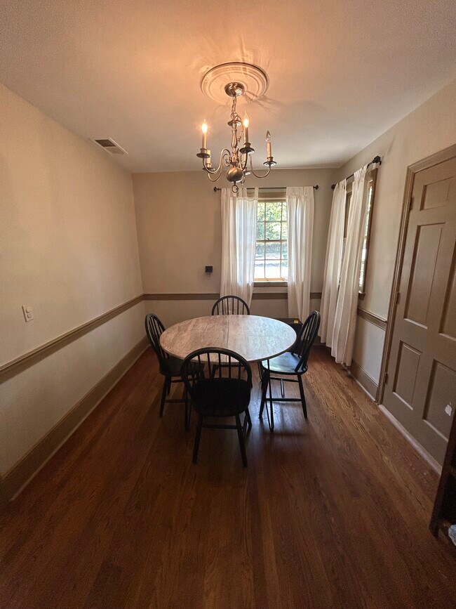 Foto del edificio - 4500 Walnut Grove Rd