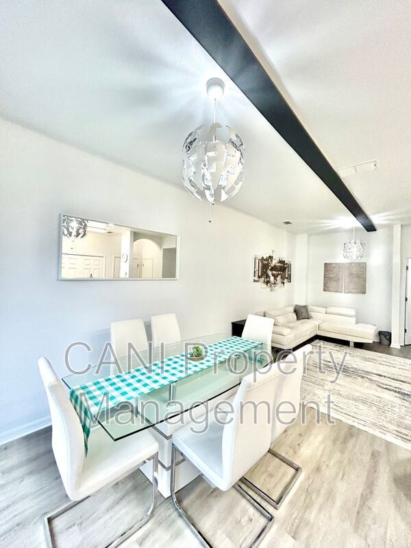 Building Photo - 1134 S Beach Cir