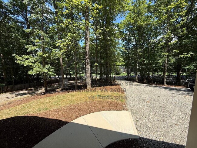 Foto del edificio - 4514 Buck Mountain Rd