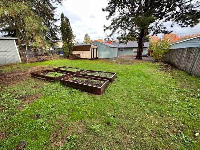 Building Photo - 5033 SE 99th Ave