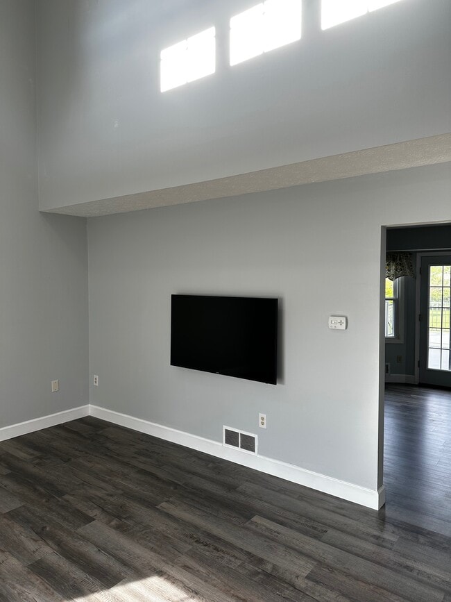 Building Photo - 5 White Oak Bend
