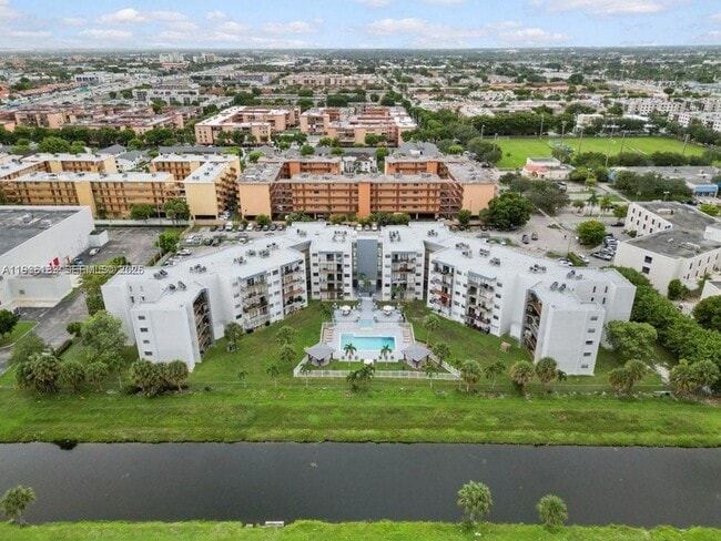 Photo - 1820 W 53rd St Apartment