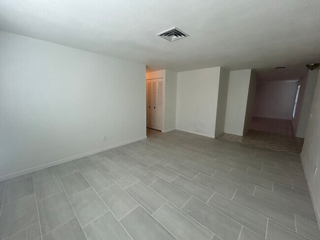 Building Photo - 3 Bedroom 2 Bath College Park 15 Home