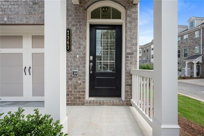 Foto del edificio - 1363 Live Oak Ln