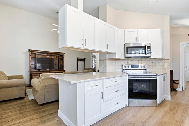 Building Photo - 5231 Grande Palm Cir