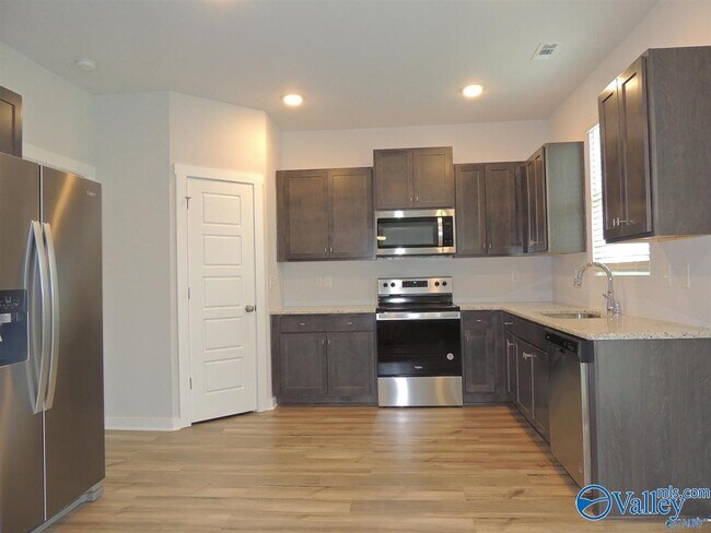 Foto del edificio - 26303 Beech Grv Ln NW