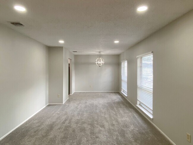 Foto del edificio - 7146 Spring Grove Dr